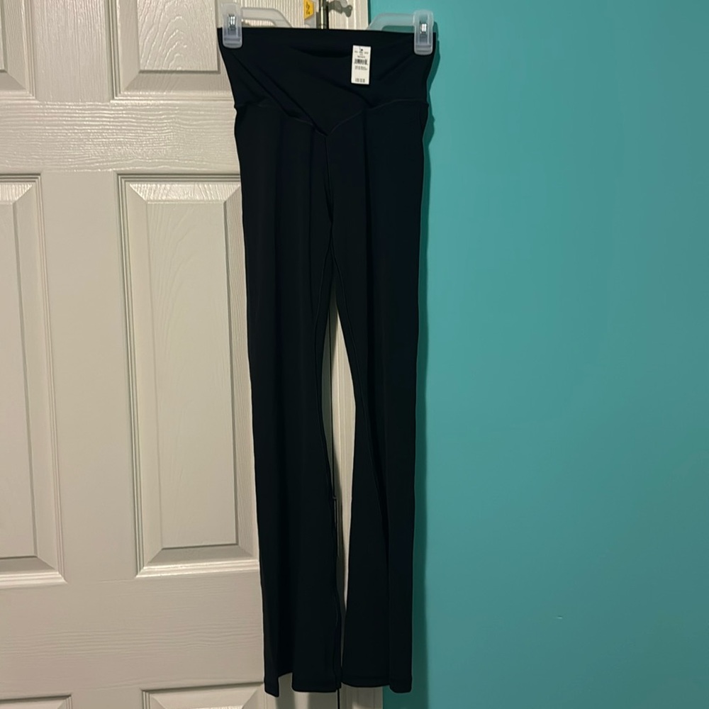 Aerie black crossover flare leggings. Size medium